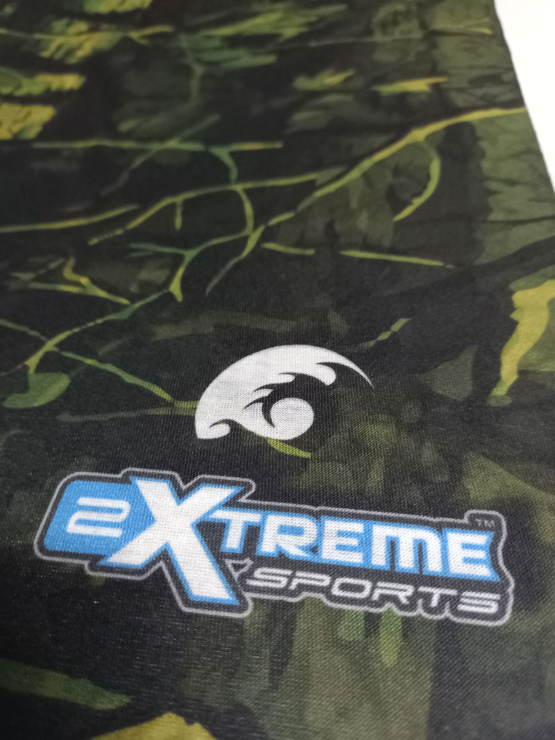 close-up-neck-gaiter-bluffs-logo-positioning